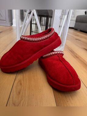 UGG Tasman Women's Suede  Red Slippers/Shoes Red Braiding Size 8